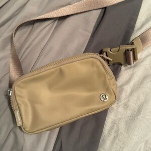 Lululemon - mini belt bag